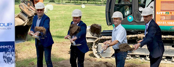 Spatenstich Seniorenzentrum am Kurpark Schieder Schwalenberg Seniorenwohnhaus Bagger Bauarbeiter