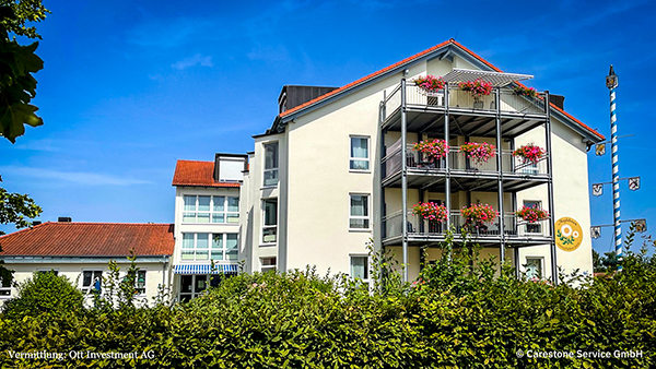 Außenansicht des Pflegeheimes in Siegenburg. Bestandsimmobilie mit hoher Rendite